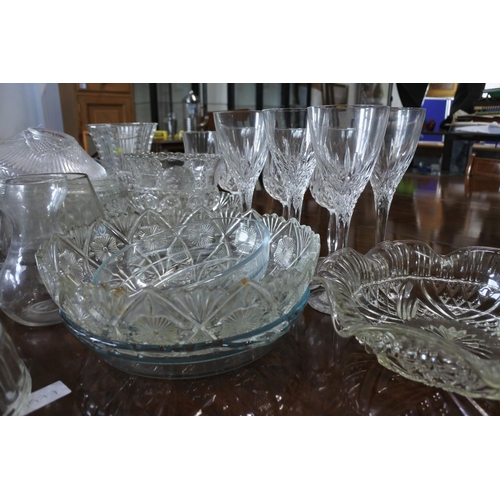 655 - A large collection of glassware.