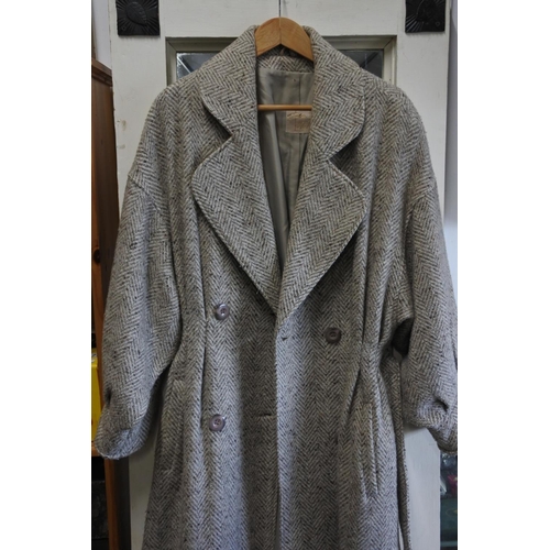 660 - A vintage Collette Wolfgang Halser ladies wool coat.