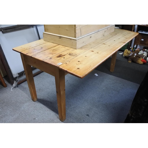 671 - A stunning antique pine drop leaf dining table.  Approx 153x76x90cm.