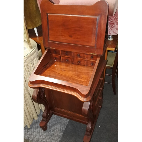 683 - A mahogany davenport with leather writing slope.  Approx 55x88x55cm.