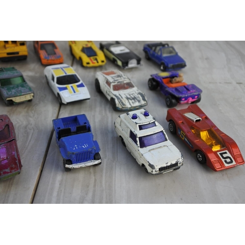 699 - A collection of vintage toy cars.