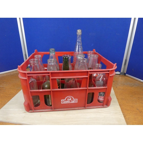 706 - A vintage Green Gate bottle crate and a lot of various collectors bottles.