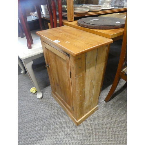 714 - A pine storage cabinet.  Approx 50x72x29cm.