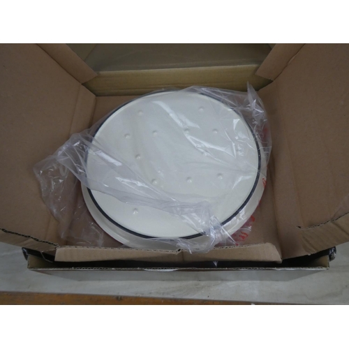 729 - A new Pyrex 3.6l enamelled cast iron slow cooker. In original box and packaging, unused