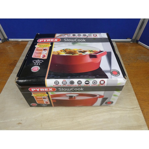 729 - A new Pyrex 3.6l enamelled cast iron slow cooker. In original box and packaging, unused