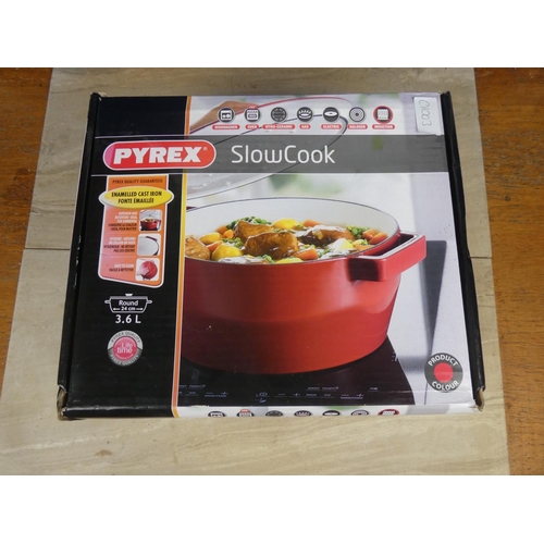 729 - A new Pyrex 3.6l enamelled cast iron slow cooker. In original box and packaging, unused