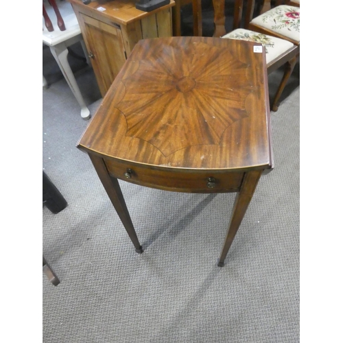 739 - A stunning antique mahogany small drop leaf table with drawer.  Approx 56x73x83cm.