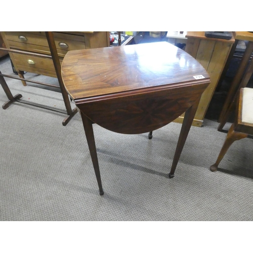 739 - A stunning antique mahogany small drop leaf table with drawer.  Approx 56x73x83cm.