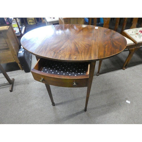 739 - A stunning antique mahogany small drop leaf table with drawer.  Approx 56x73x83cm.