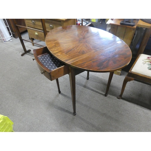 739 - A stunning antique mahogany small drop leaf table with drawer.  Approx 56x73x83cm.