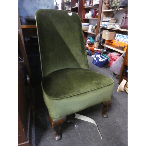 749 - A green velvet upholstered bedroom chair.