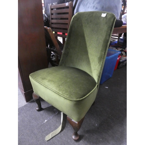 749 - A green velvet upholstered bedroom chair.