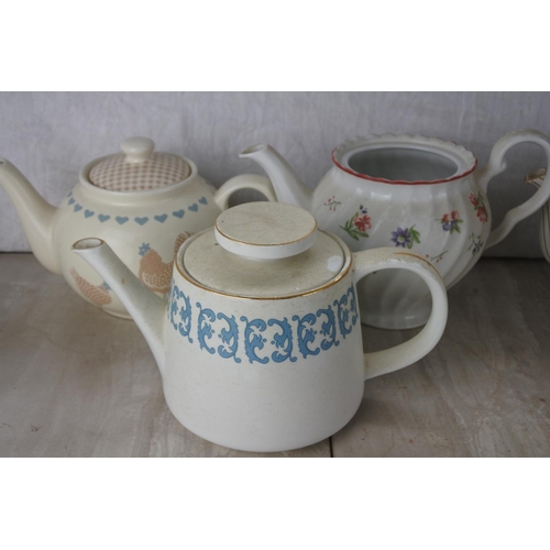 761 - A collection of teapots to include Royal Albert, James Sadler and more.