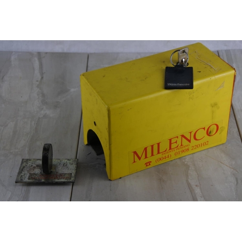 178 - A vintage Milenco metal box.