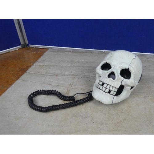 425 - A novelty skull telephone.