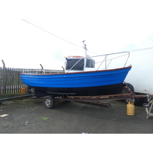 572 - A stunning 19ft fiber glass fishing boat, inboard engine, with cabin and boat trailer. To include a ... 