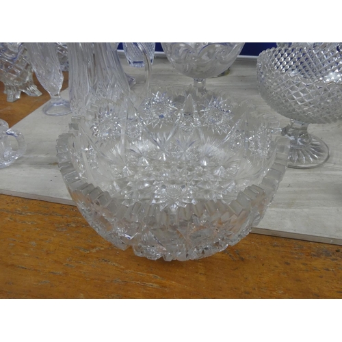 577 - A large lot of vintage pressed glassware.