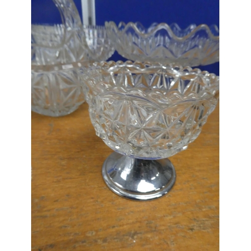 577 - A large lot of vintage pressed glassware.