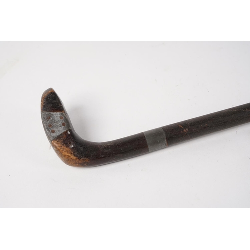 92 - An antique walking cane/Sunday stick golf club.