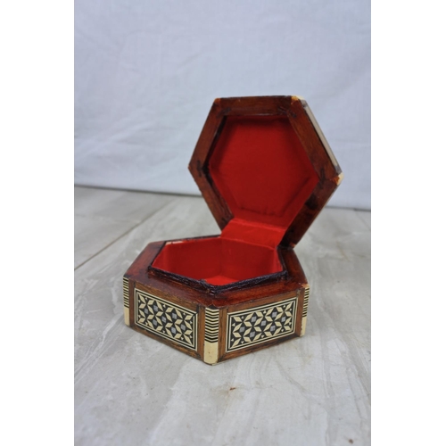 109 - A stunning mother of pearl and wood trinket box.