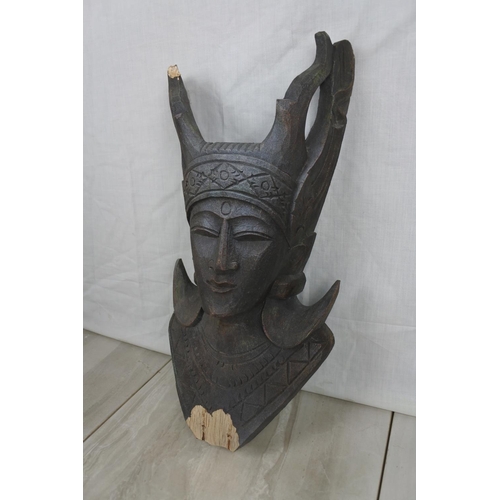 154 - A wooden mask wall plaque, Approx 19x40cm.