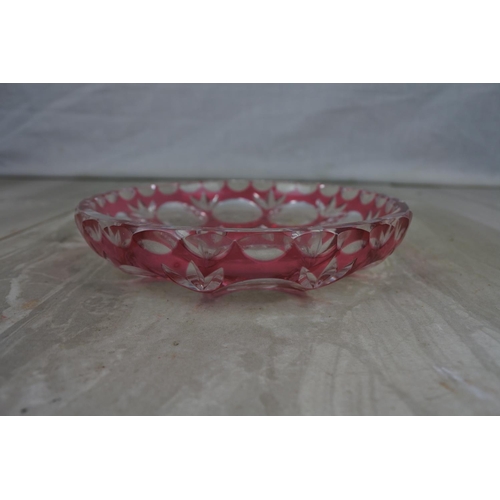 169 - A vintage ruby and clear glass dish, Approx 15cm in diameter.