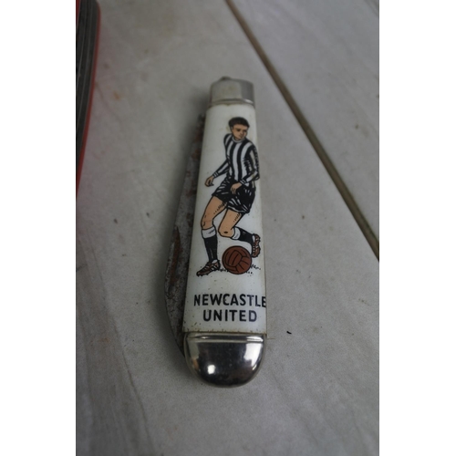 197 - A cased multitool penknife set, a vintage Newcastle United penknife and three others.