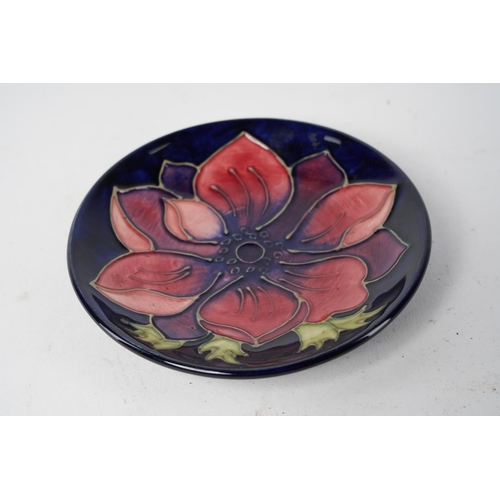 233 - A stunning Moorcroft 'Anemone flower', pin dish, Approx 12cm in diameter.