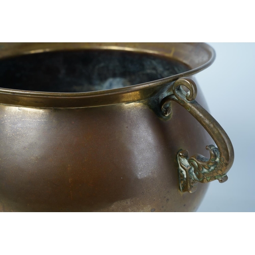 353 - A stunning antique copper and brass cauldron, sitting on ball and claw feet, measuring 22cm tall.