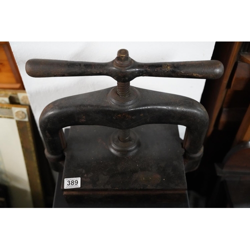 389 - A large antique cast iron bookbinders press, measuring 40cm x 40cm x 25cm.