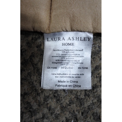 418 - A stunning Laura Ashley throw/blanket.