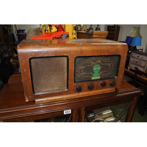 432 - A vintage Fullotone wooden cased radio.