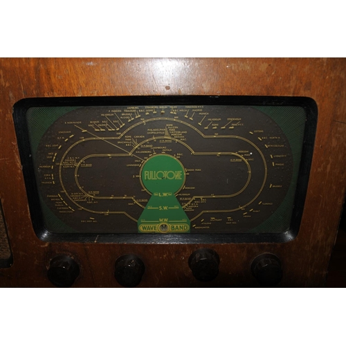 432 - A vintage Fullotone wooden cased radio.