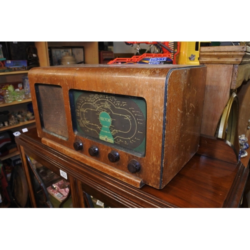 432 - A vintage Fullotone wooden cased radio.