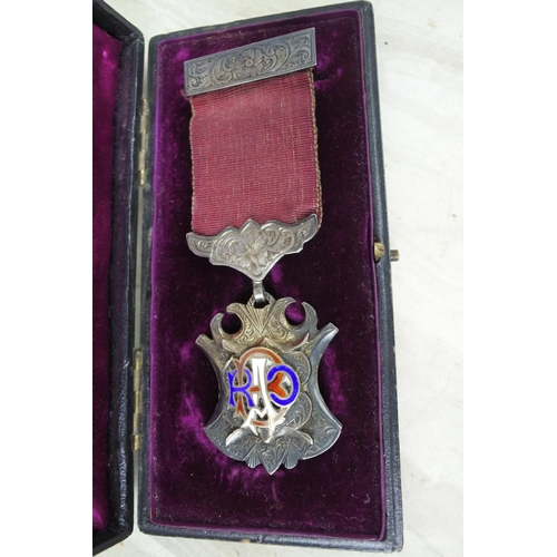 449 - A cased sterling silver ROAB/ Masonic medal, dated 1901.