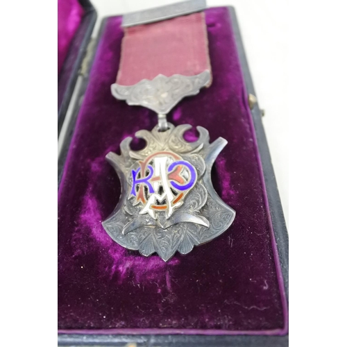 449 - A cased sterling silver ROAB/ Masonic medal, dated 1901.