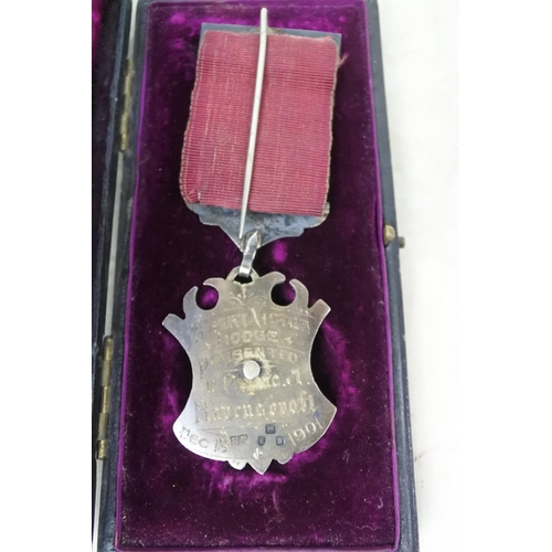 449 - A cased sterling silver ROAB/ Masonic medal, dated 1901.