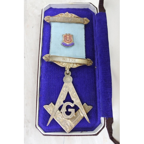 453 - A cased Sterling Silver Masonic medal, Temple of Ards 739.