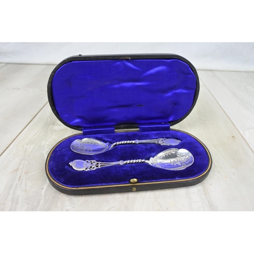 454 - A stunning cased pair of silver plated spoons.