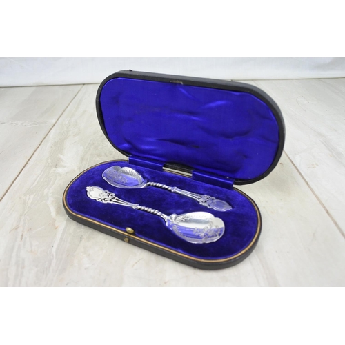 454 - A stunning cased pair of silver plated spoons.