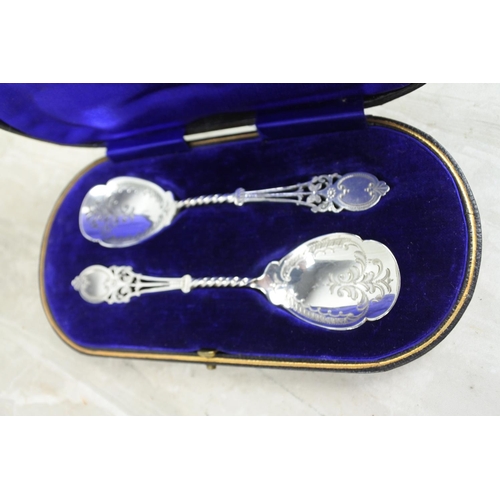 454 - A stunning cased pair of silver plated spoons.