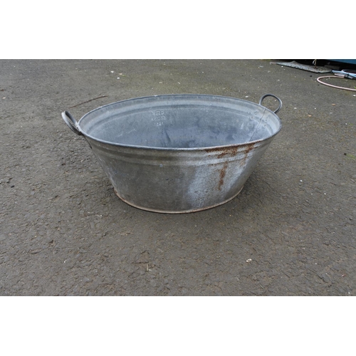 751 - A vintage Regina branded galvanized tin bath.