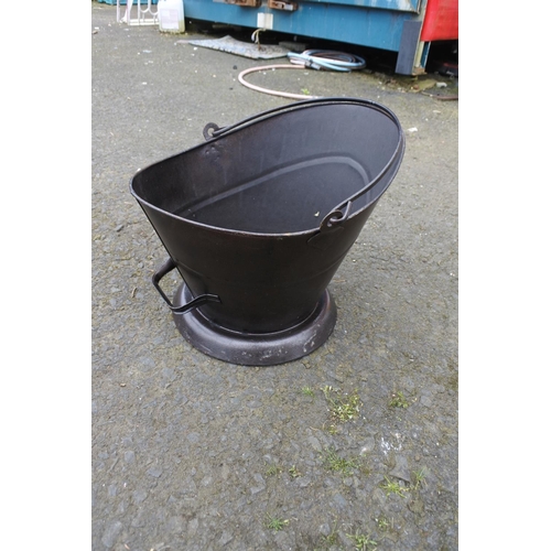 754 - A coal bucket.