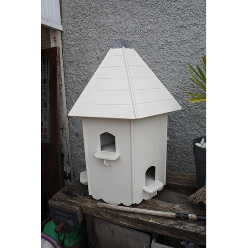 763 - A stunning and large handmade wooden Dovecote, with six separate compartments, Approx 112cm in heigh... 