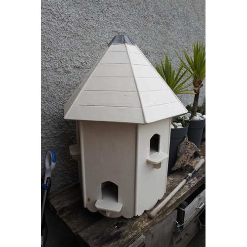 763 - A stunning and large handmade wooden Dovecote, with six separate compartments, Approx 112cm in heigh... 