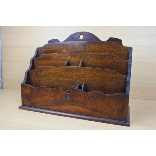 1172 - A mahogany stationery box.