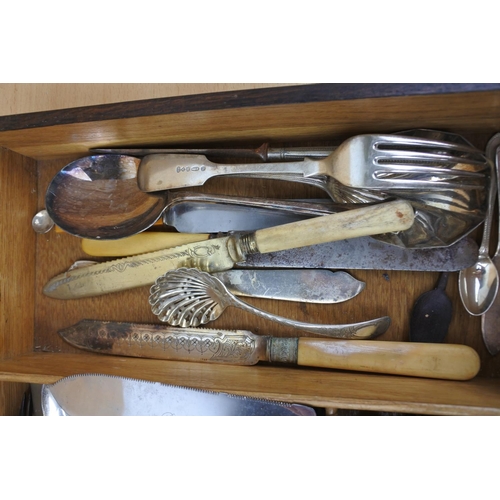 1180 - A wooden tray of assorted antique and vintage cutlery.