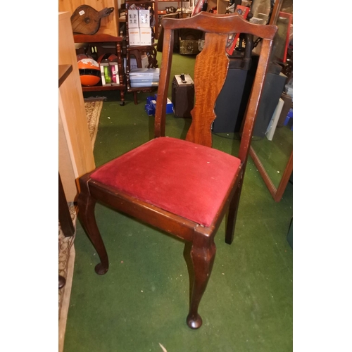 1181 - A mahogany dining room table and four chair set.