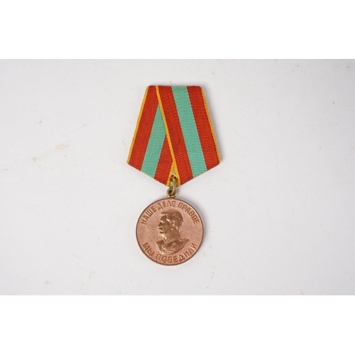 611 - A WW2 Russian/ USSR medal, 