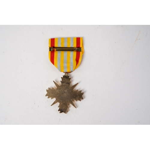 690 - A Republic of Vietnam Armed Forces Honour Medal, 2nd Class.